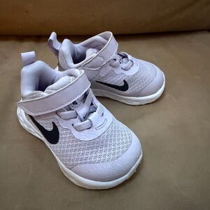 NIKE Purple Revolution 6 - Kids Size 4c